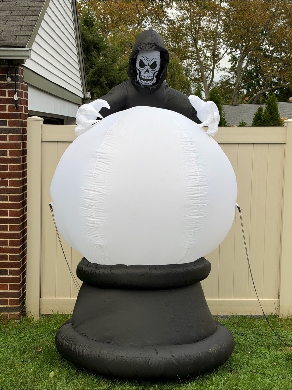 8.5 ft Living Projection Reaper Globe Halloween Inflatable Haunted House Gemmy
